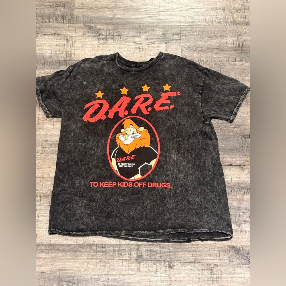 DARE to Resist Drugs Vintage Acid Wash look Size Large